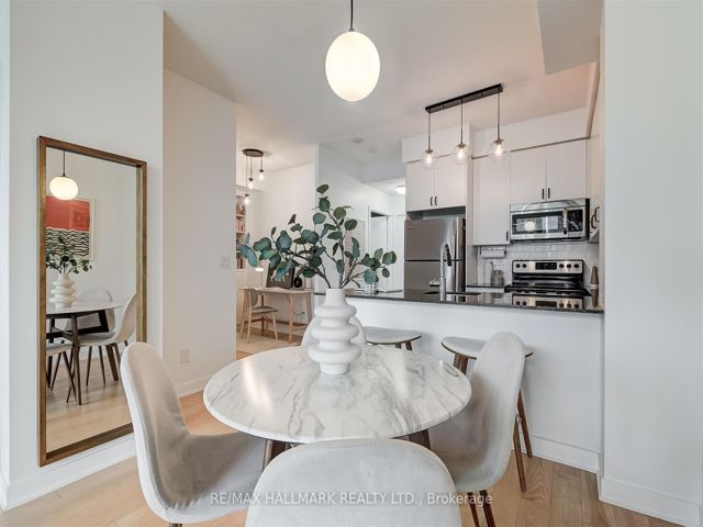 506 - 260 Sackville St