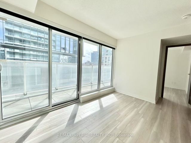 611 - 19 Bathurst St