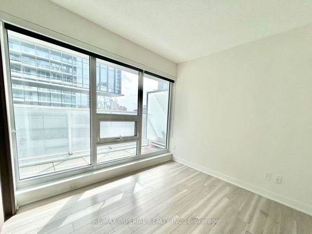 611 - 19 Bathurst St