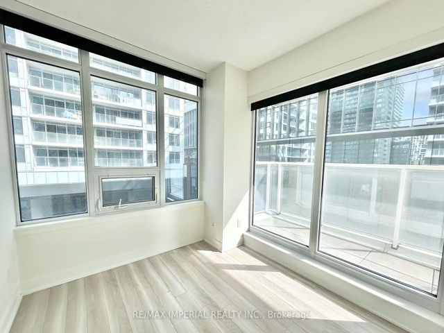 611 - 19 Bathurst St