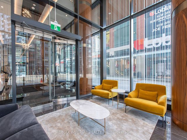 611 - 19 Bathurst St