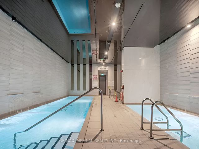 611 - 19 Bathurst St