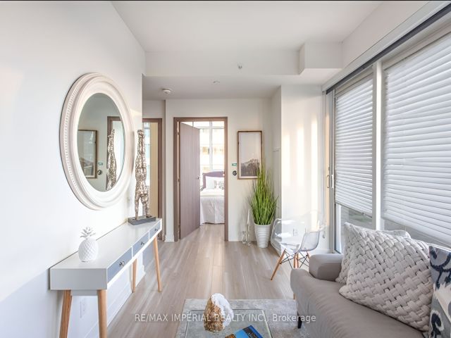 611 - 19 Bathurst St