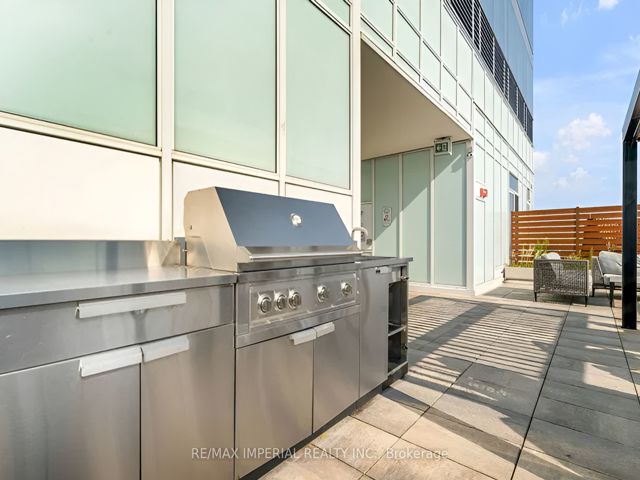 611 - 19 Bathurst St