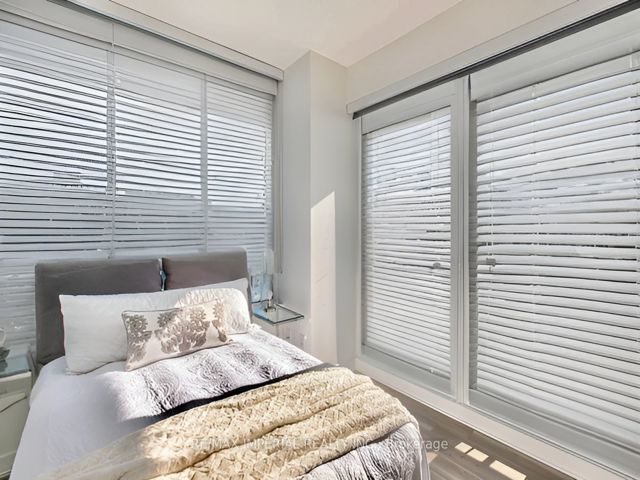611 - 19 Bathurst St