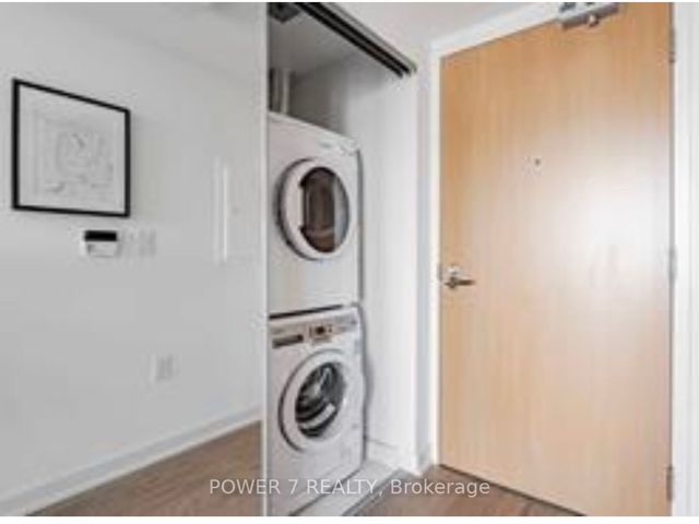 2012 - 11 Wellesley St W