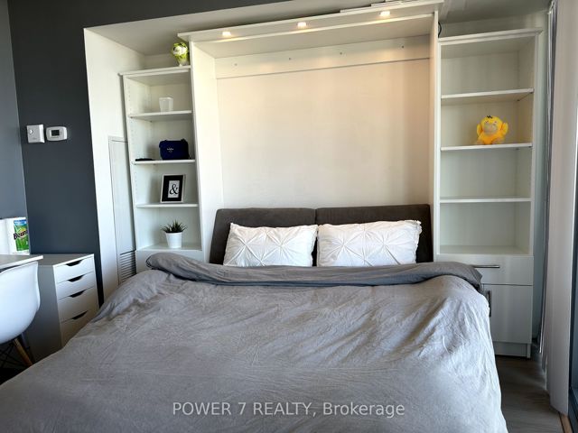 2012 - 11 Wellesley St W