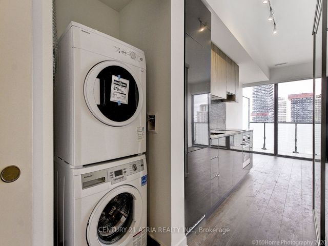 2801 - 161 Roehampton Ave