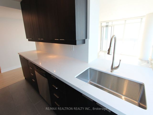 3812 - 15 Fort York Blvd