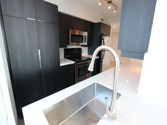 3812 - 15 Fort York Blvd