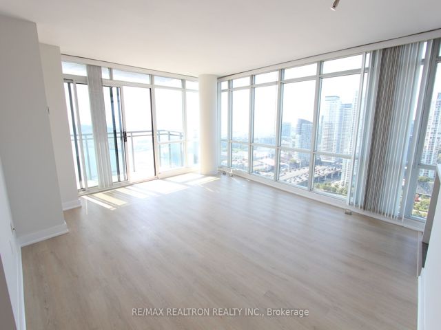 3812 - 15 Fort York Blvd