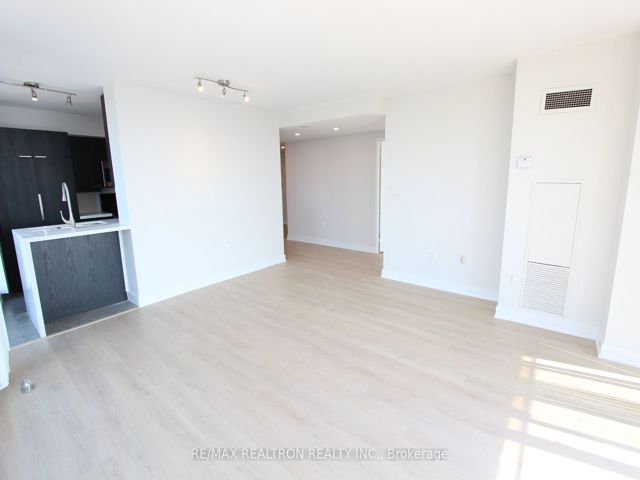 3812 - 15 Fort York Blvd