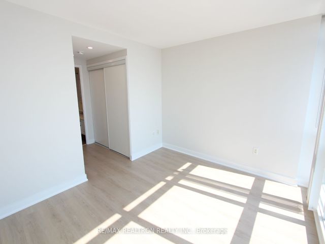 3812 - 15 Fort York Blvd