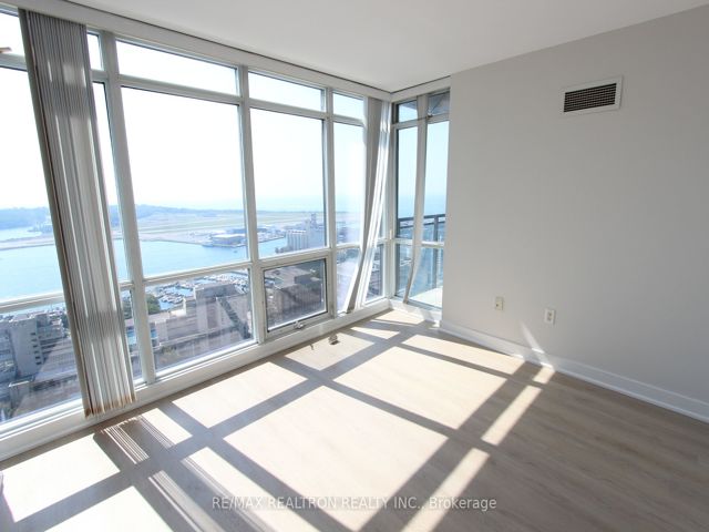 3812 - 15 Fort York Blvd