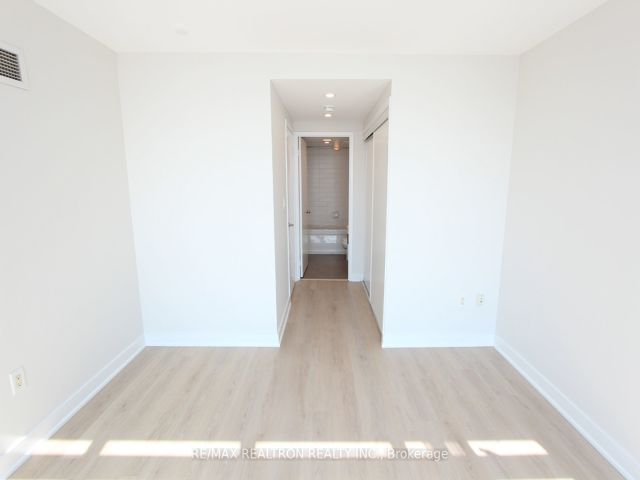 3812 - 15 Fort York Blvd