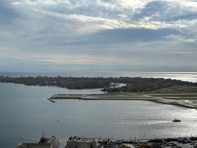 3812 - 15 Fort York Blvd