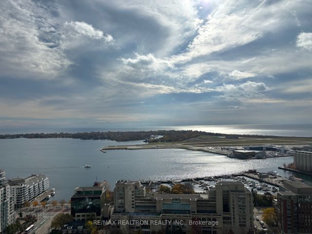 3812 - 15 Fort York Blvd