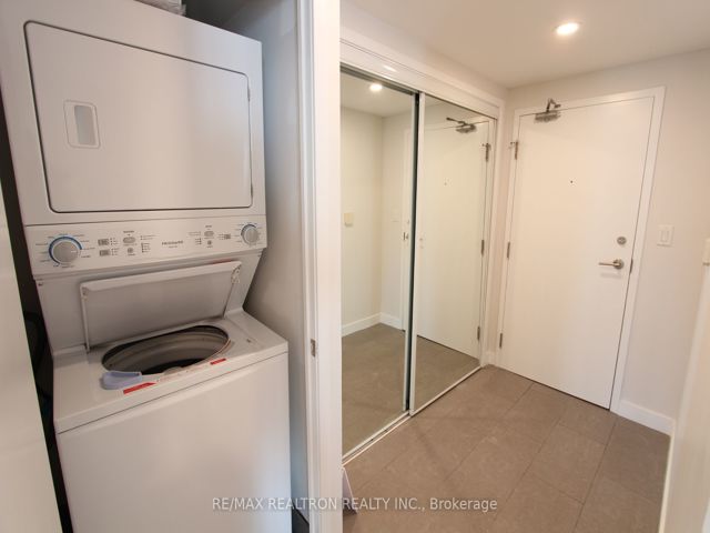 3812 - 15 Fort York Blvd