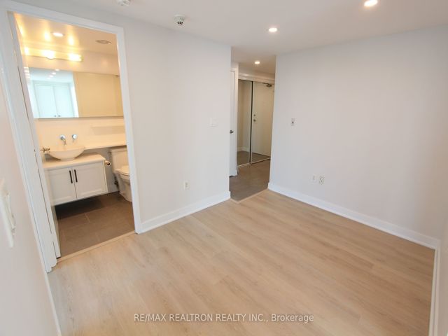3812 - 15 Fort York Blvd