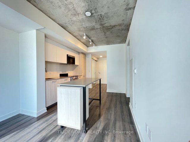 1707 - 65 Mutual St