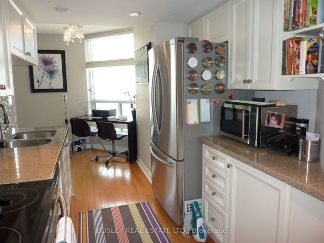1406 - 30 Holly St