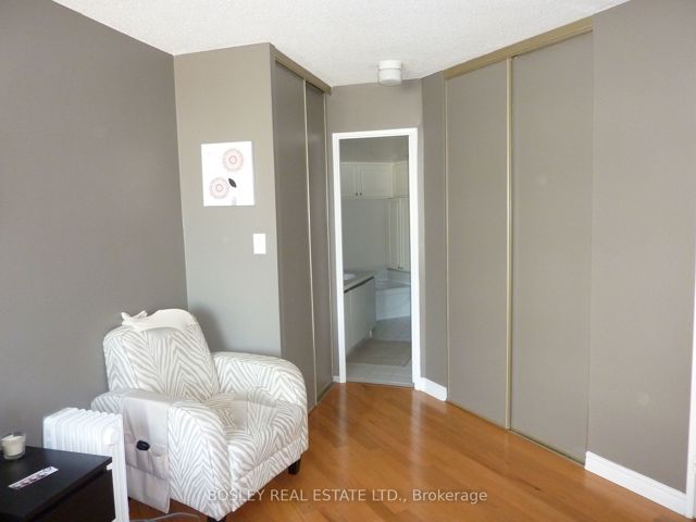 1406 - 30 Holly St