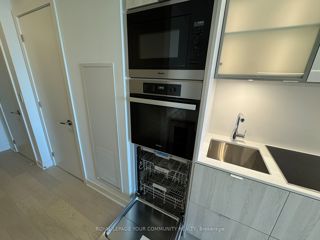 2204 - 11 Yorkville Ave