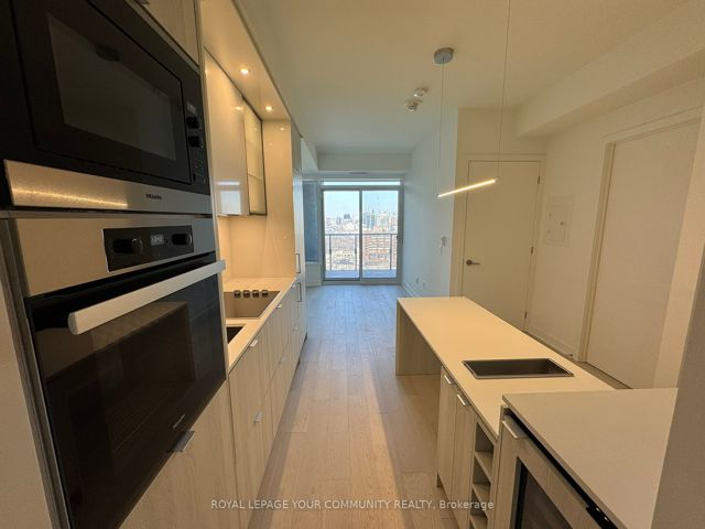 2204 - 11 Yorkville Ave