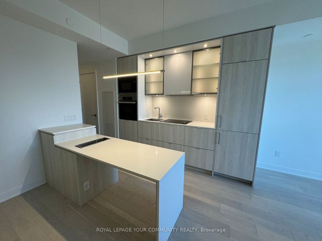 2204 - 11 Yorkville Ave
