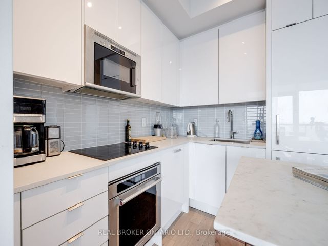 1810 - 181 Bedford Rd