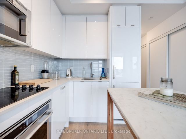 1810 - 181 Bedford Rd