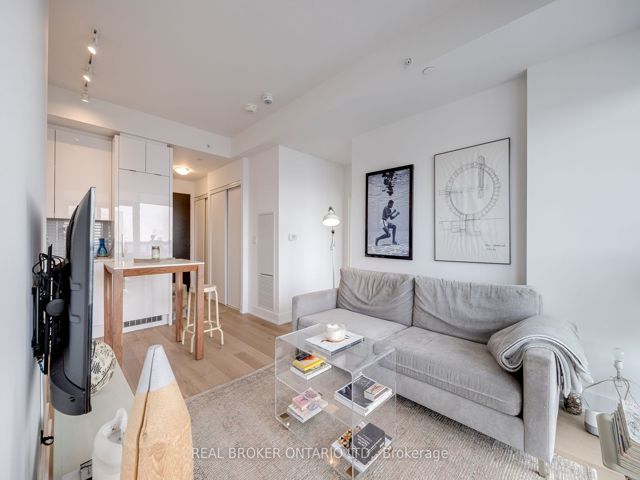 1810 - 181 Bedford Rd