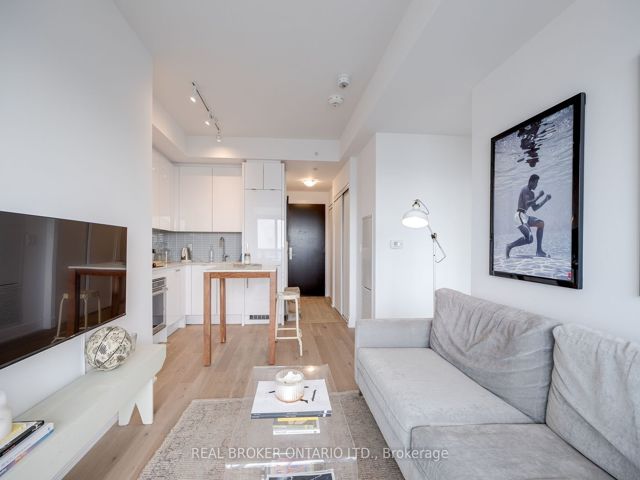 1810 - 181 Bedford Rd