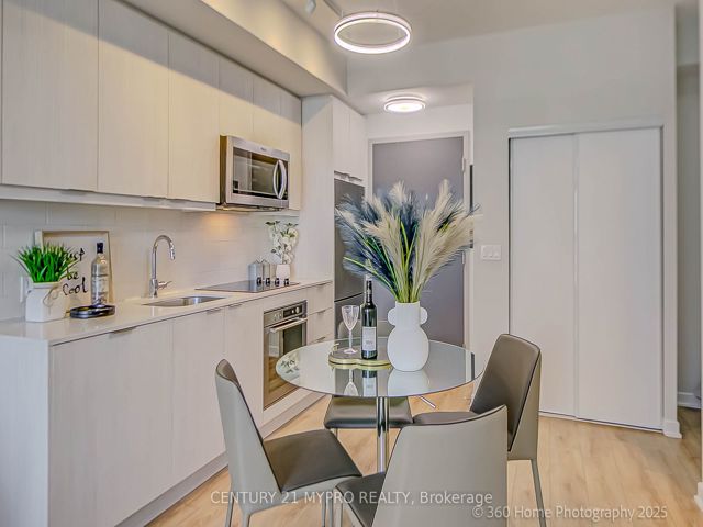 701 - 38 Forest Manor Rd