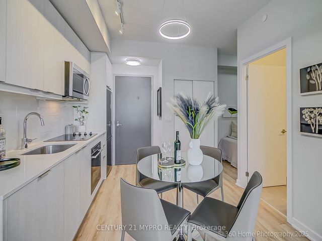 701 - 38 Forest Manor Rd