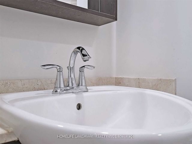 2605 - 18 Holmes Ave