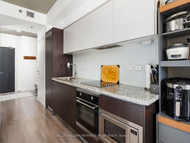 301 - 220 George St
