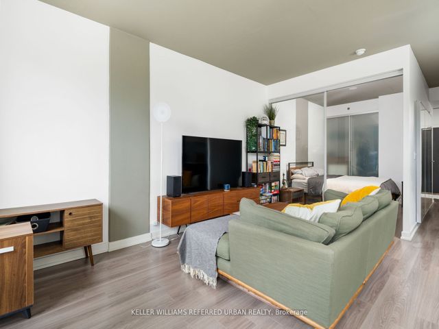 301 - 220 George St