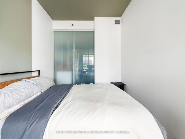 301 - 220 George St