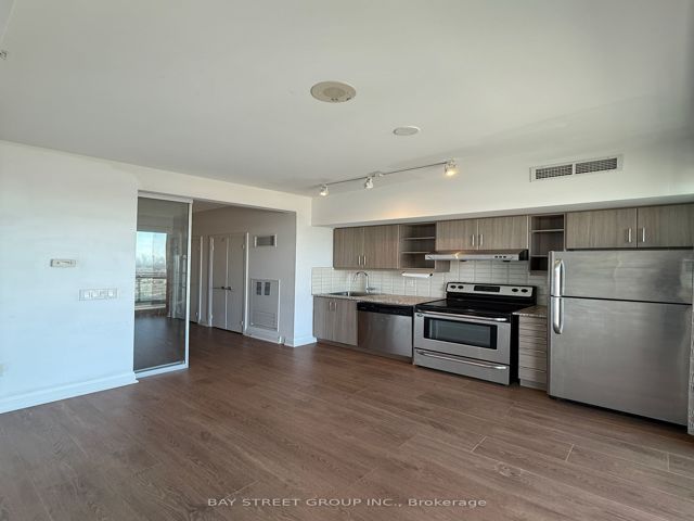 1709 - 160 Vanderhoof Ave