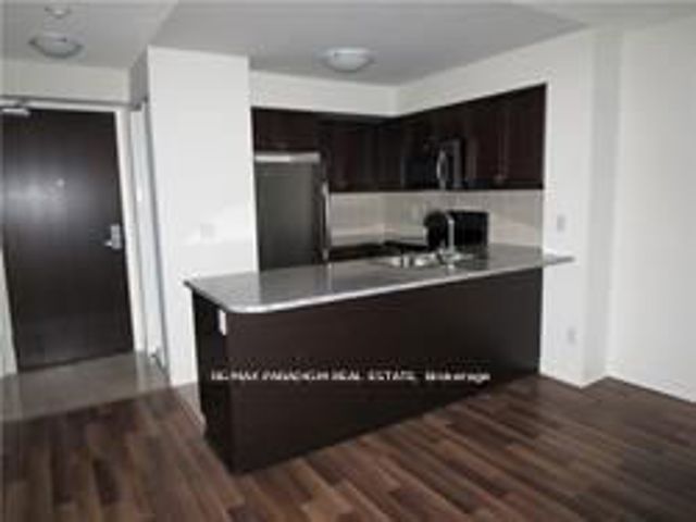 2305 - 19 Grand Trunk Cres