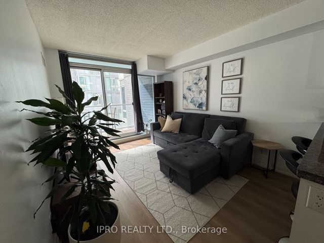W307 - 565 Wilson Ave