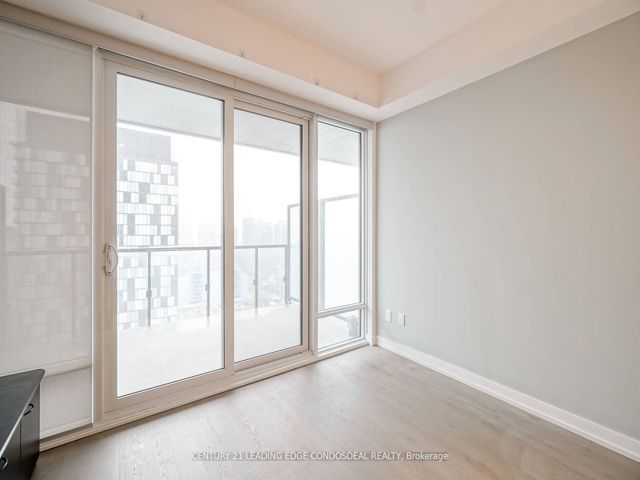 2809 - 488 University Ave