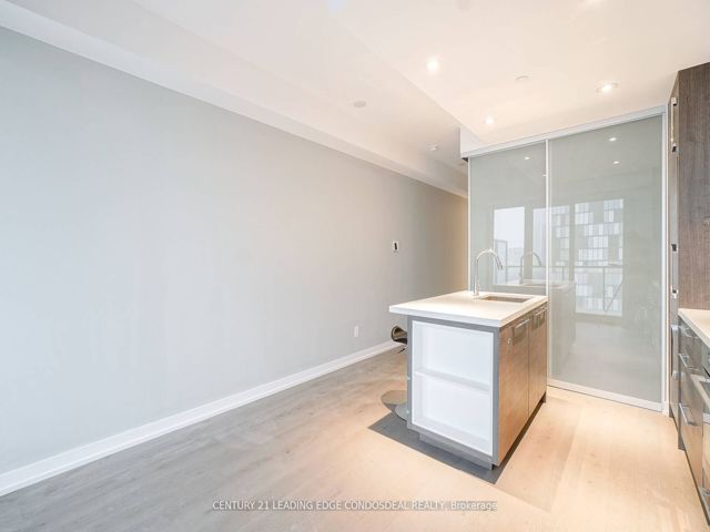 2809 - 488 University Ave