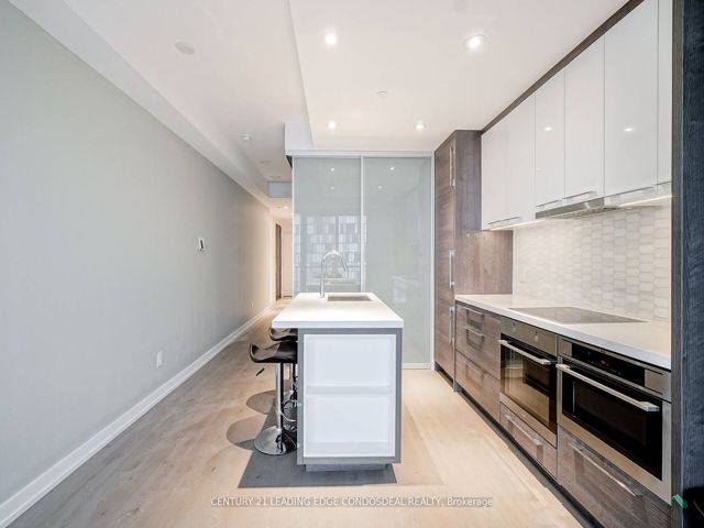 2809 - 488 University Ave