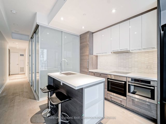 2809 - 488 University Ave