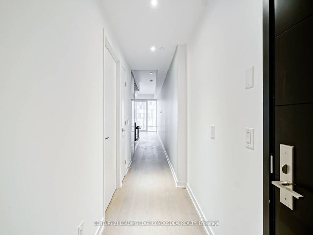 2809 - 488 University Ave