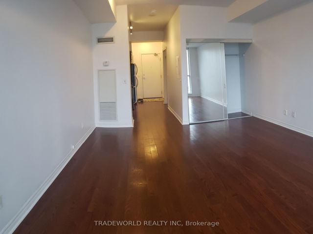 303 - 2885 Bayview Ave