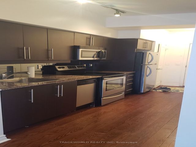 303 - 2885 Bayview Ave