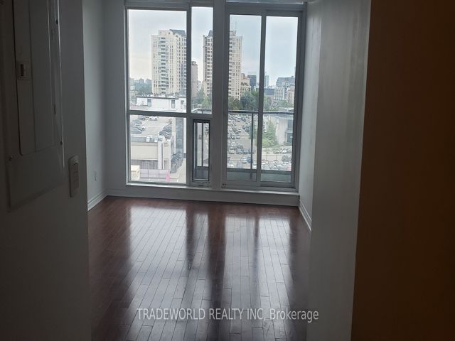 303 - 2885 Bayview Ave